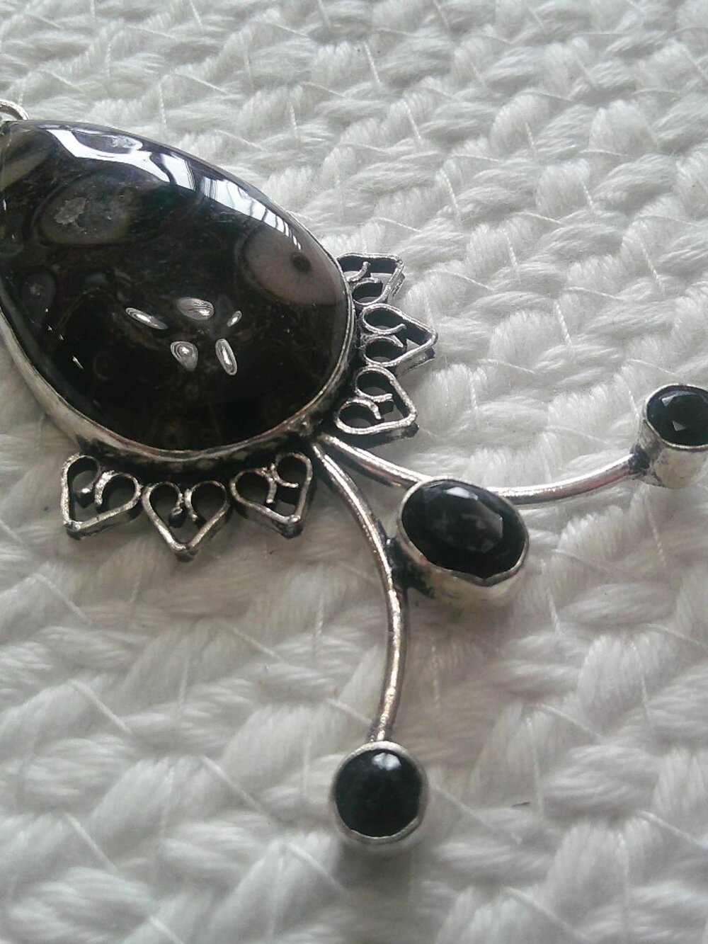 Gorgeous ROCK FOSSIL & BLACK ONYX Handmade Pendant/Chain #331F